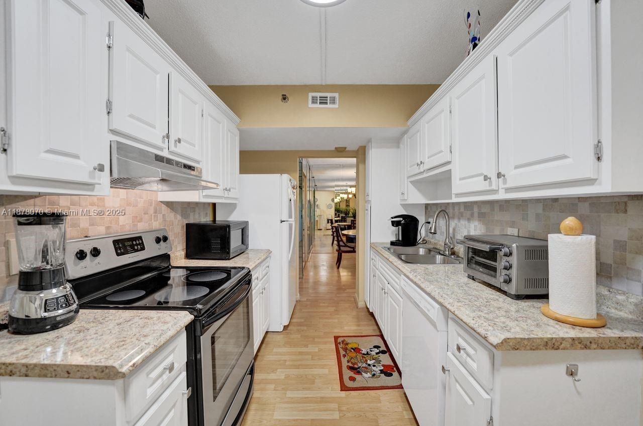 HILLCREST EAST NO 26 COND - Residential