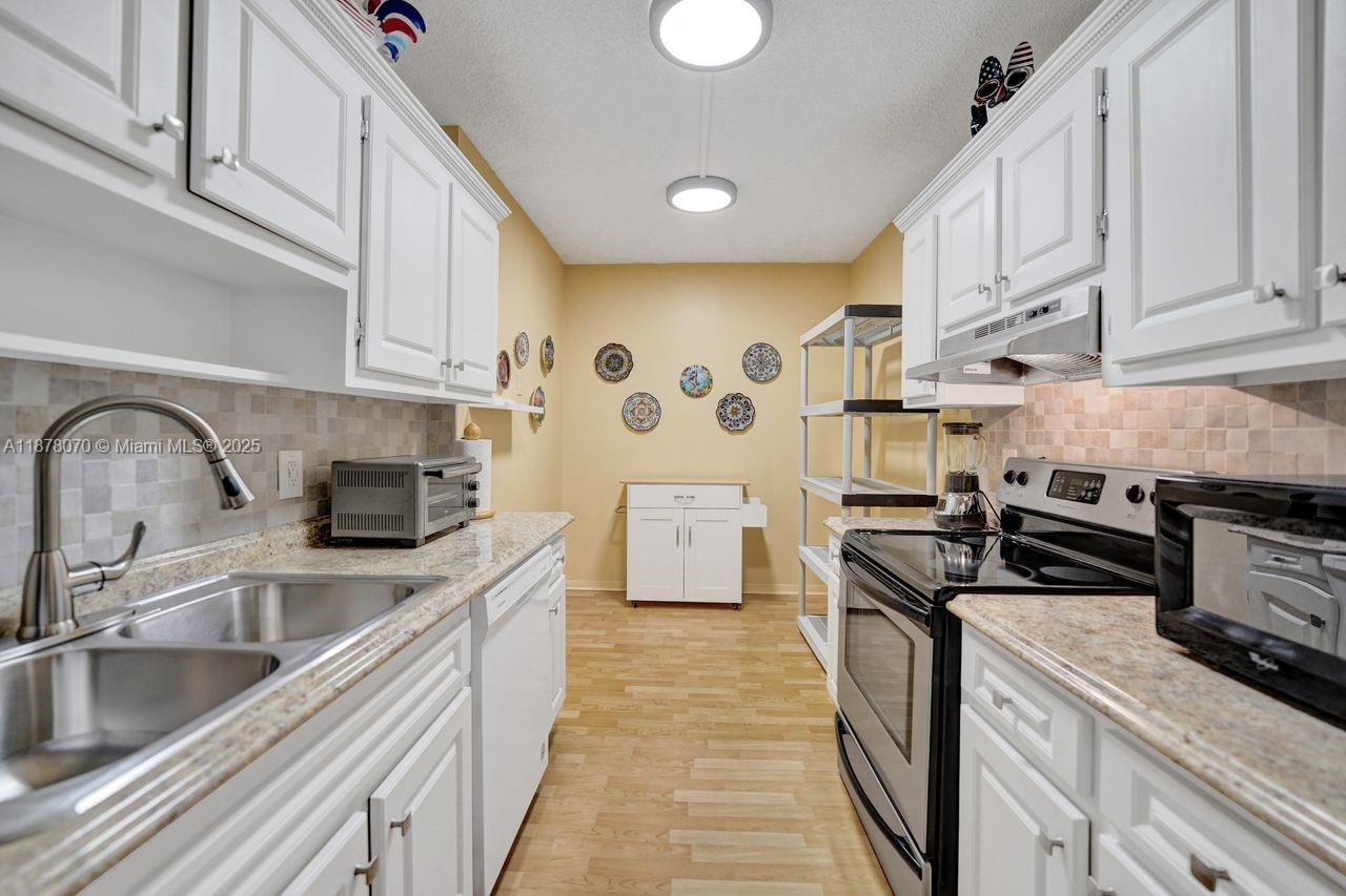 HILLCREST EAST NO 26 COND - Residential