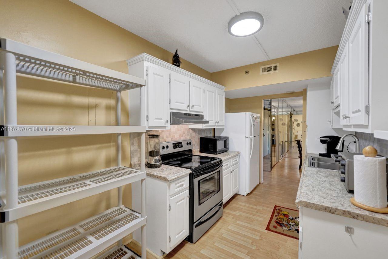 HILLCREST EAST NO 26 COND - Residential