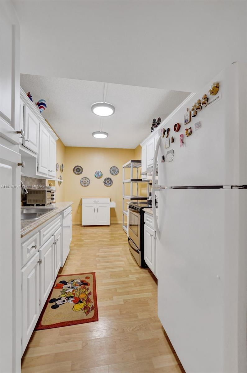 HILLCREST EAST NO 26 COND - Residential