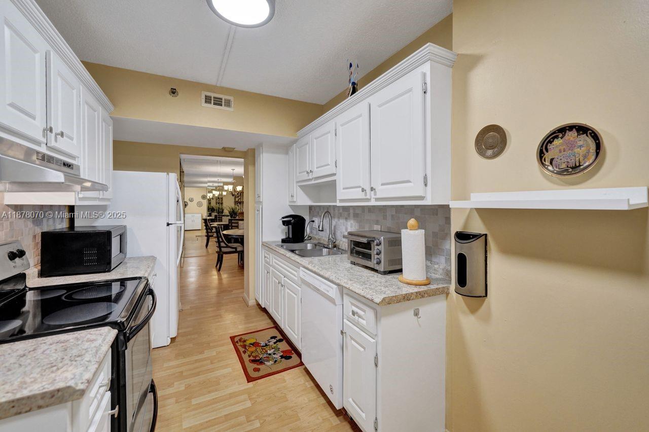 HILLCREST EAST NO 26 COND - Residential