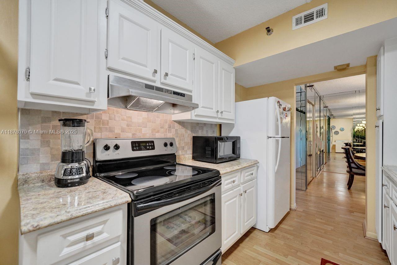 HILLCREST EAST NO 26 COND - Residential