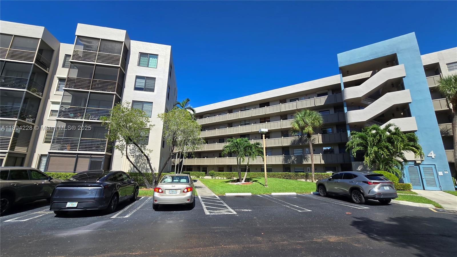 COLONY POINT 4 CONDO - Residential
