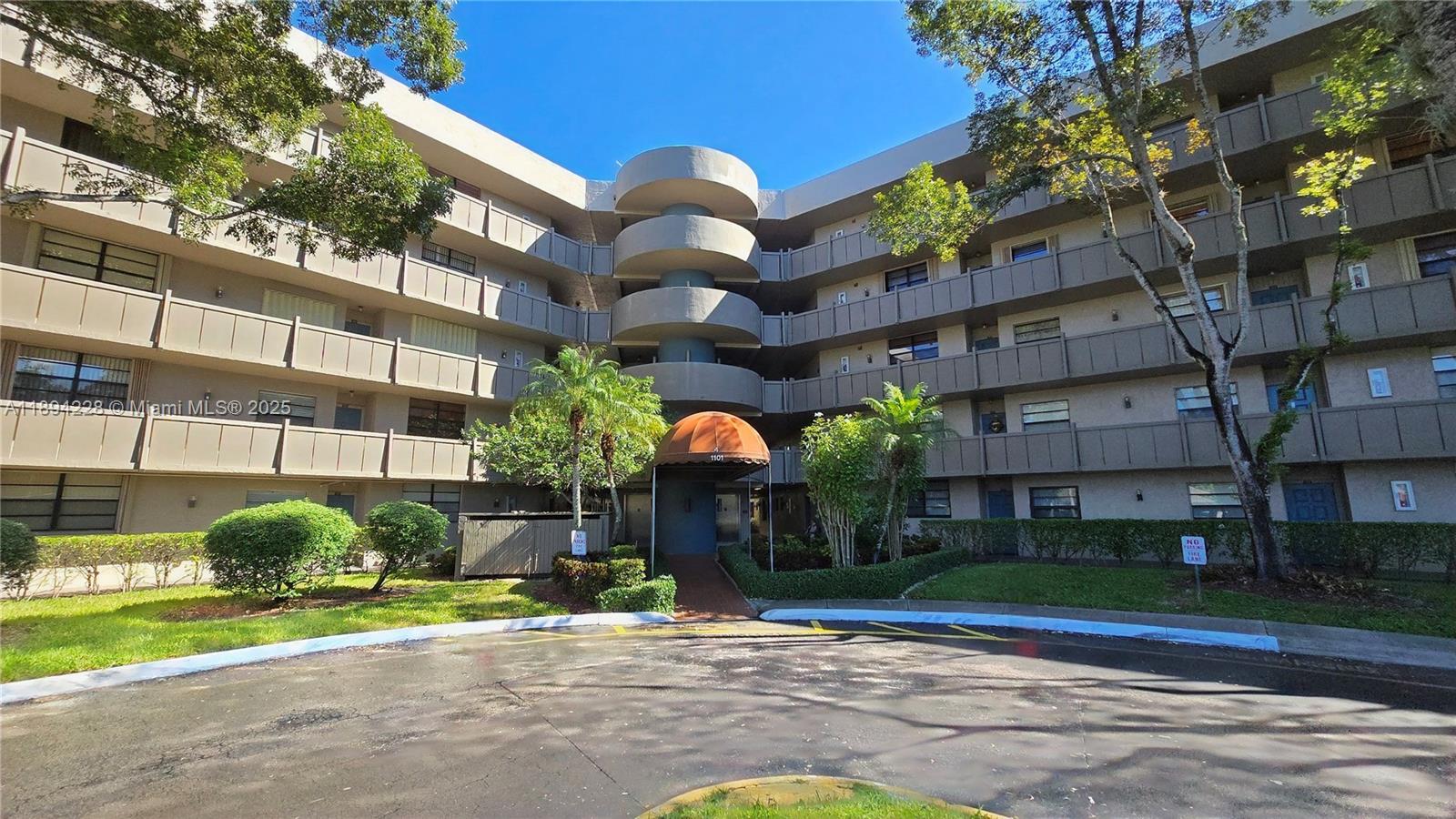 COLONY POINT 4 CONDO - Residential
