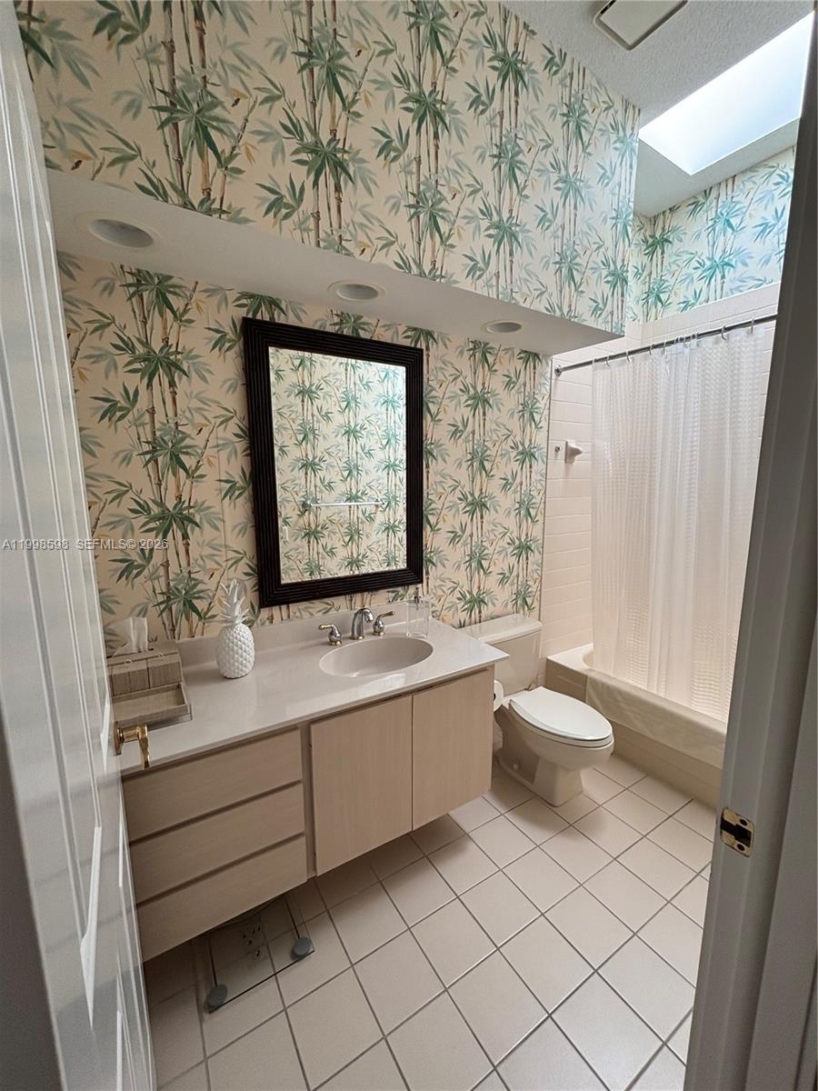 THE MEADOWS AT MARTIN DOW - Residential Lease