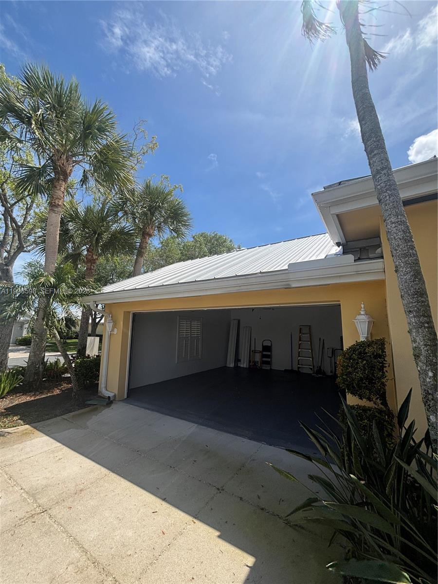 THE MEADOWS AT MARTIN DOW - Residential Lease