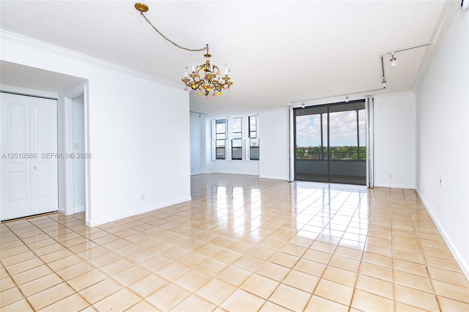600 Three Islands Blvd 402