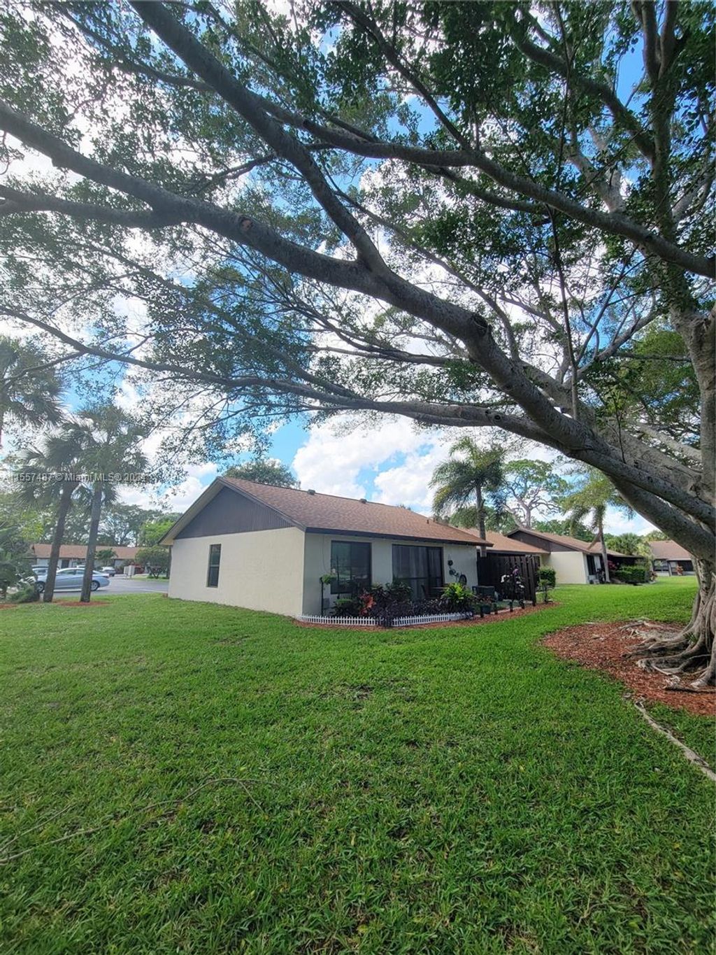 Photo of 28 Via De Casas Norte #28, Boynton Beach, FL 33426 (MLS # A11557437)