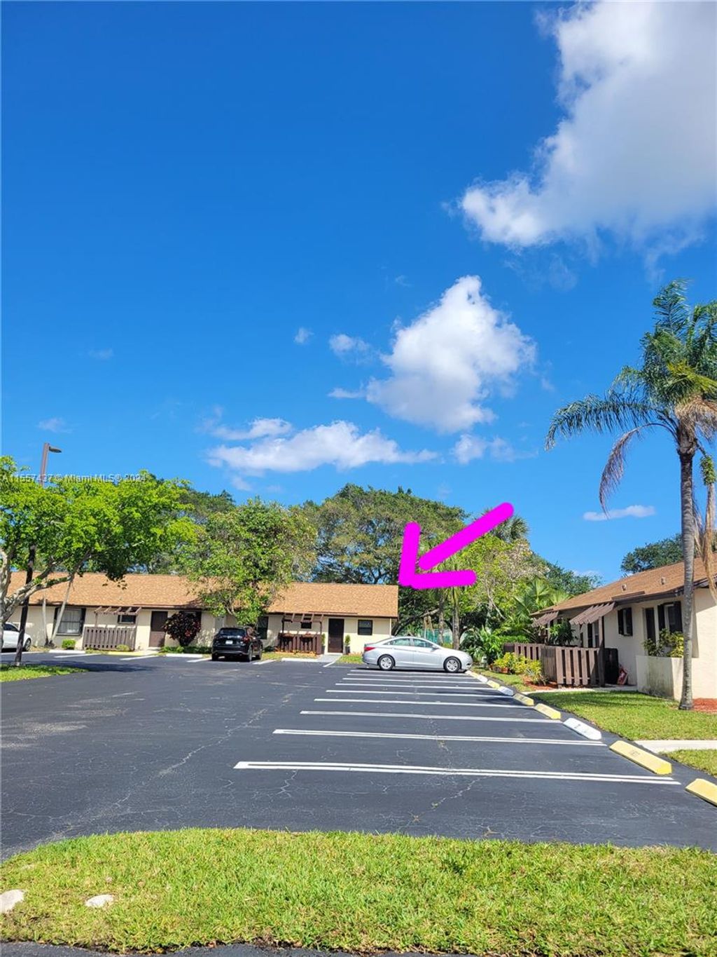 Photo of 28 Via De Casas Norte #28, Boynton Beach, FL 33426 (MLS # A11557437)