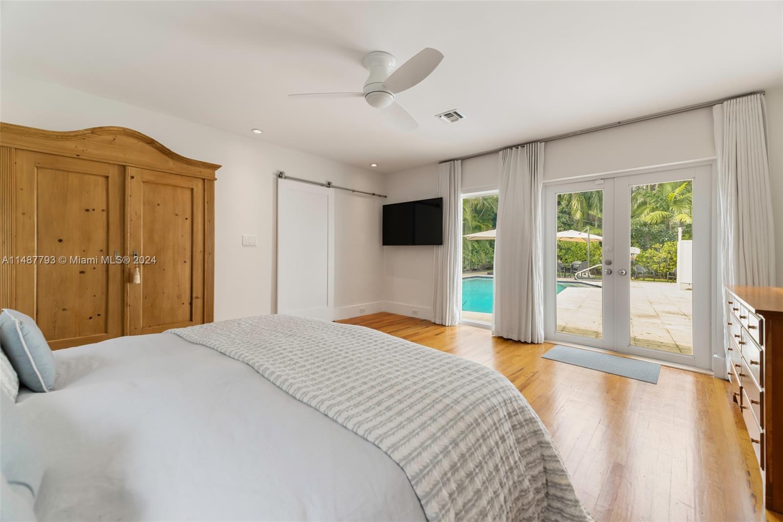 CORAL GABLES RIVIERA SEC - Residential