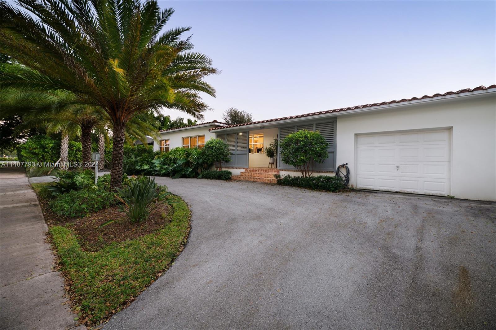 Property for Sale at 514 San Esteban Ave, Coral Gables, Broward County, Florida - Bedrooms: 4 
Bathrooms: 4  - $2,450,000