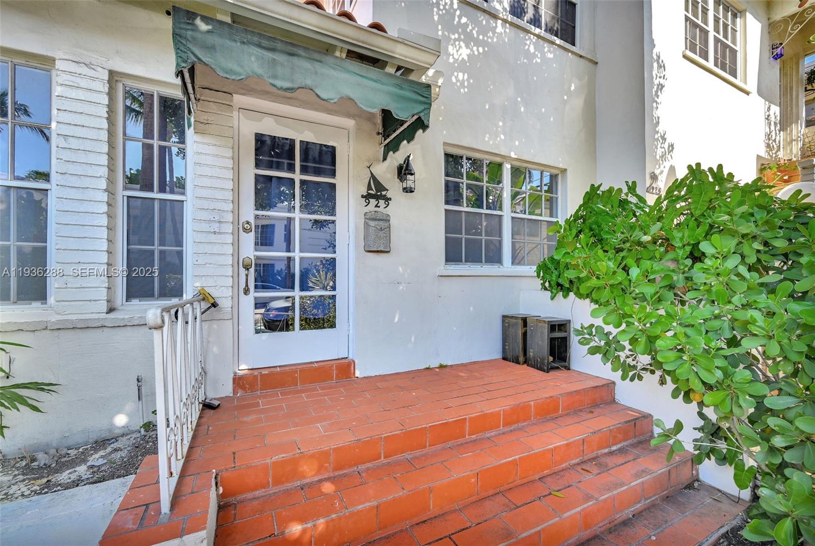 1605 Michigan Ave 929