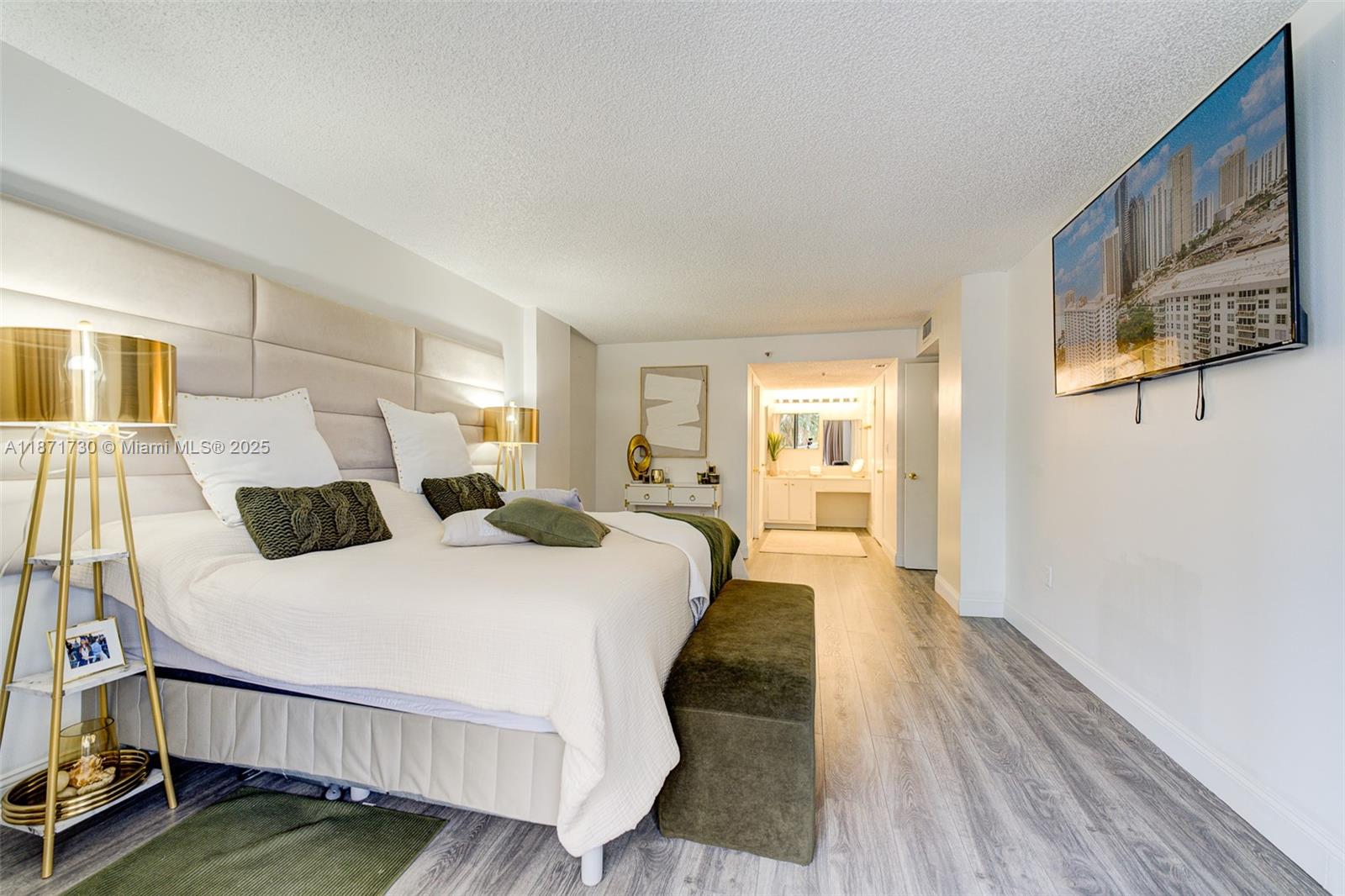 WINSTON TOWERS 600 CONDO - Residential