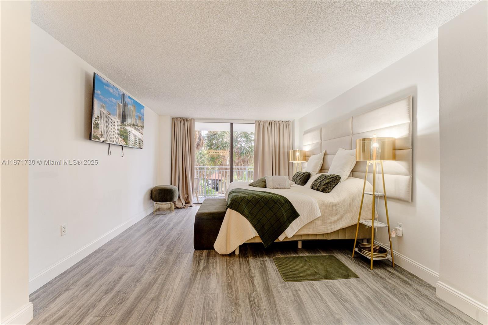 WINSTON TOWERS 600 CONDO - Residential