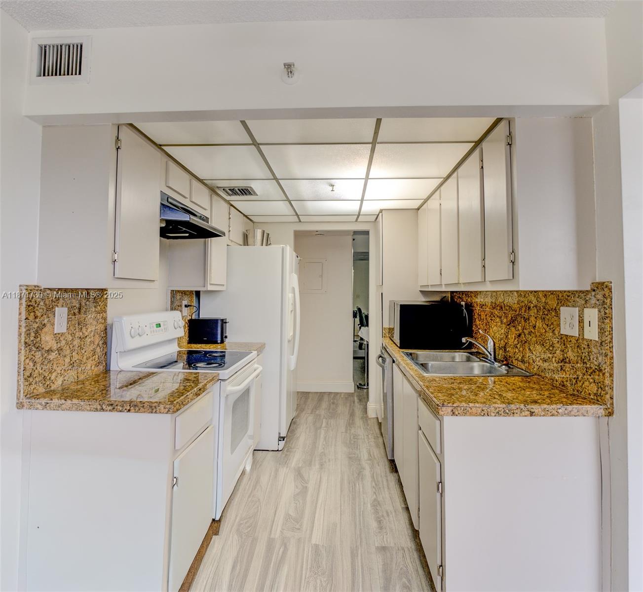 WINSTON TOWERS 600 CONDO - Residential