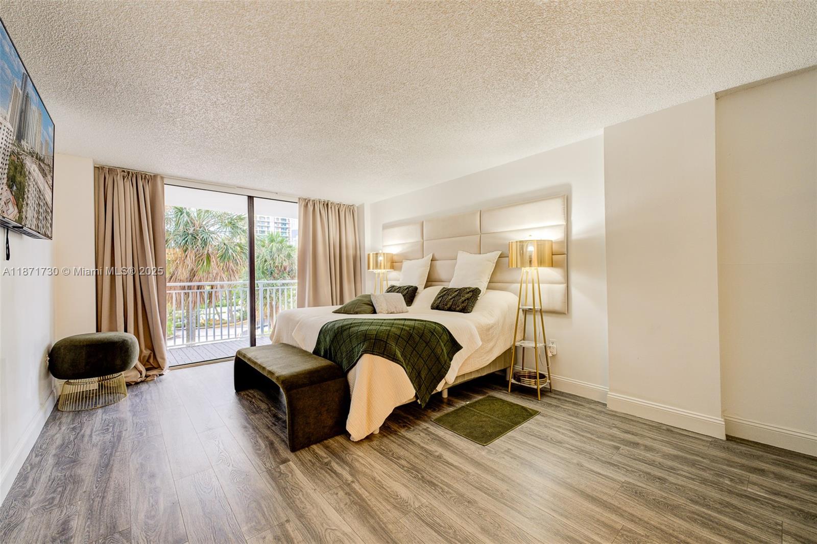 WINSTON TOWERS 600 CONDO - Residential