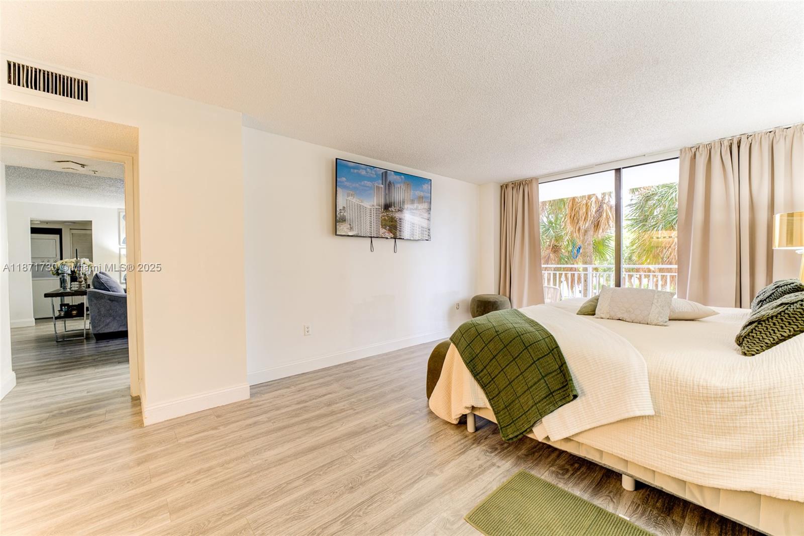 WINSTON TOWERS 600 CONDO - Residential