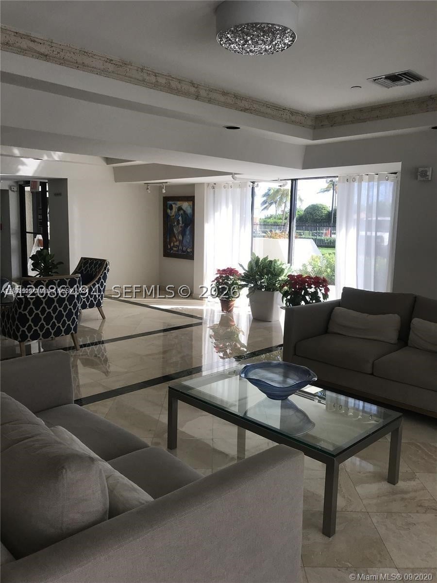 2625 Collins Ave 302