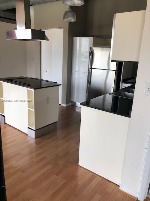 10 SW South River Dr 704