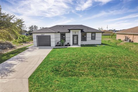 ME MYYMME FLORIDAN ASUNTONNE NOPEASTI JA PARHAALLA HINNALLA 2807 74th ST W Lehigh Acres FL 33971