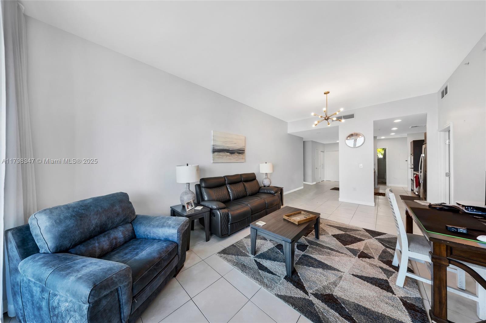 7928 East Dr 305
