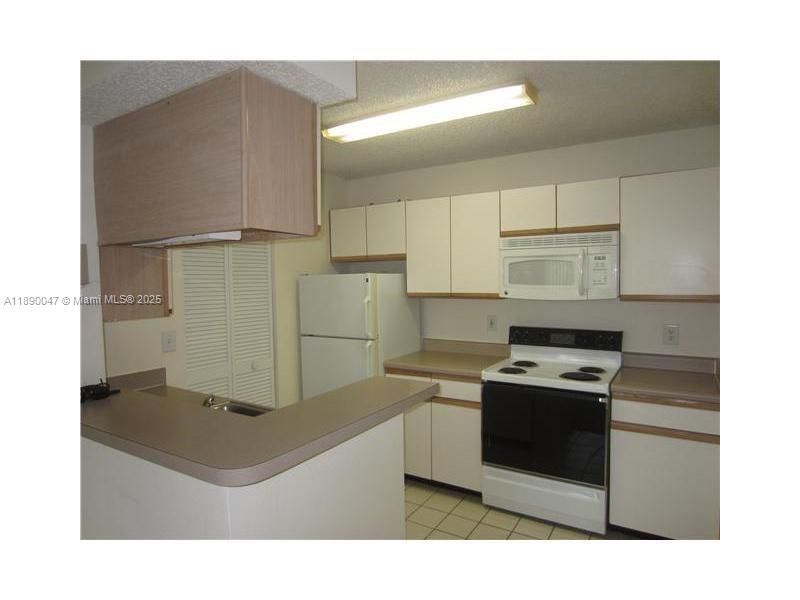 WINDWARD LAKES CONDO - Residential Lease