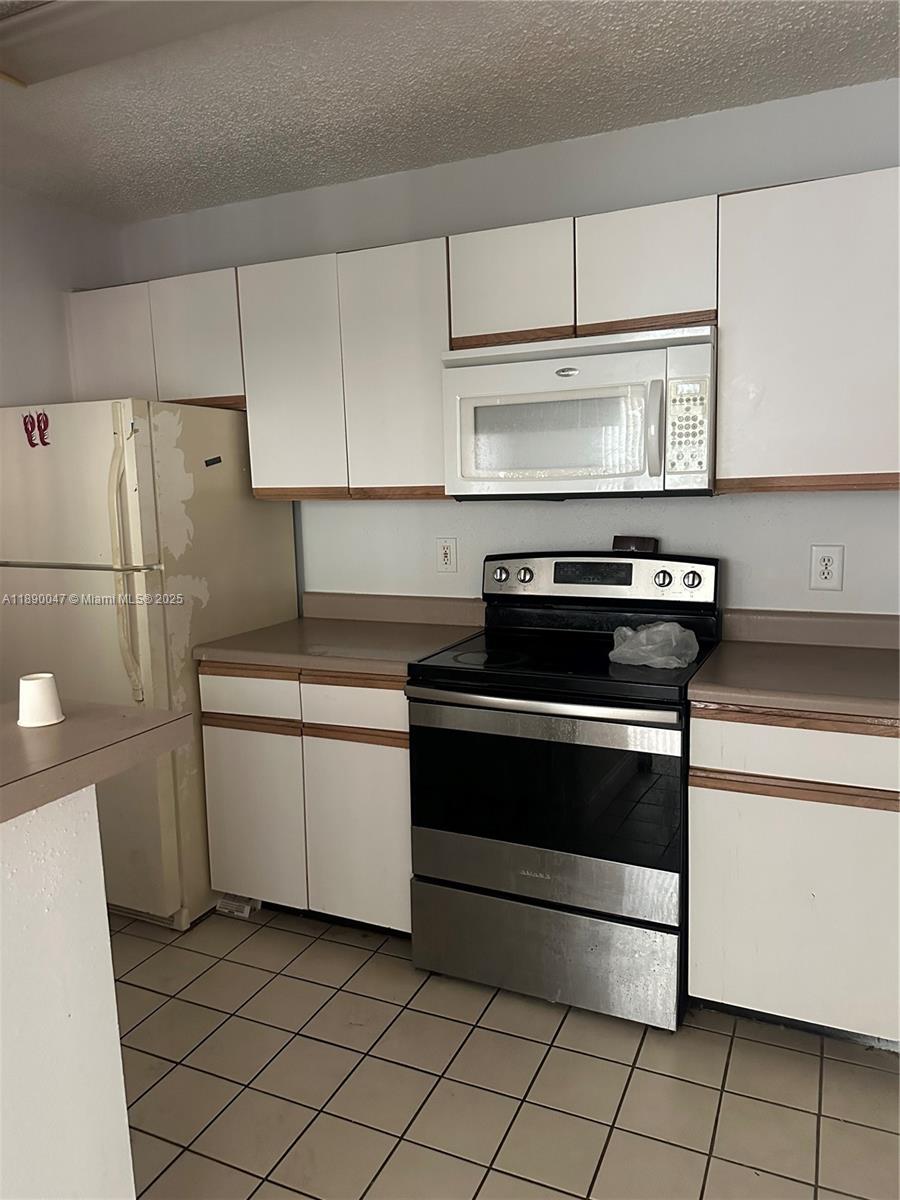 WINDWARD LAKES CONDO - Residential Lease
