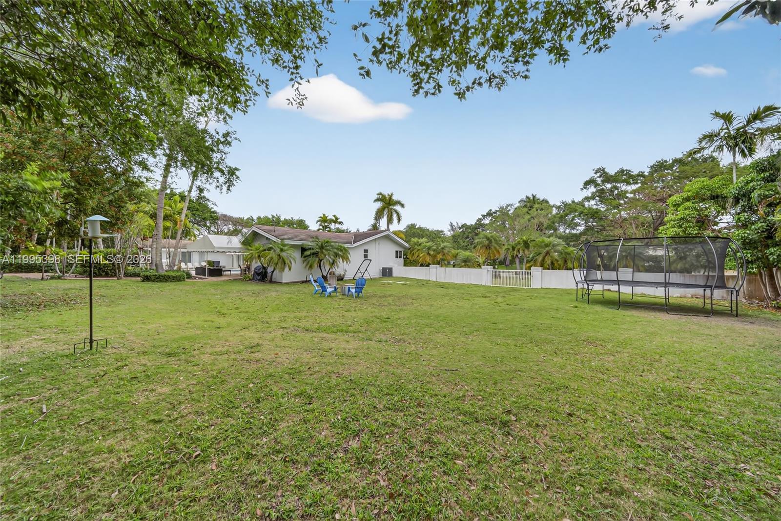 TOWN & RANCH ESTS - Residential