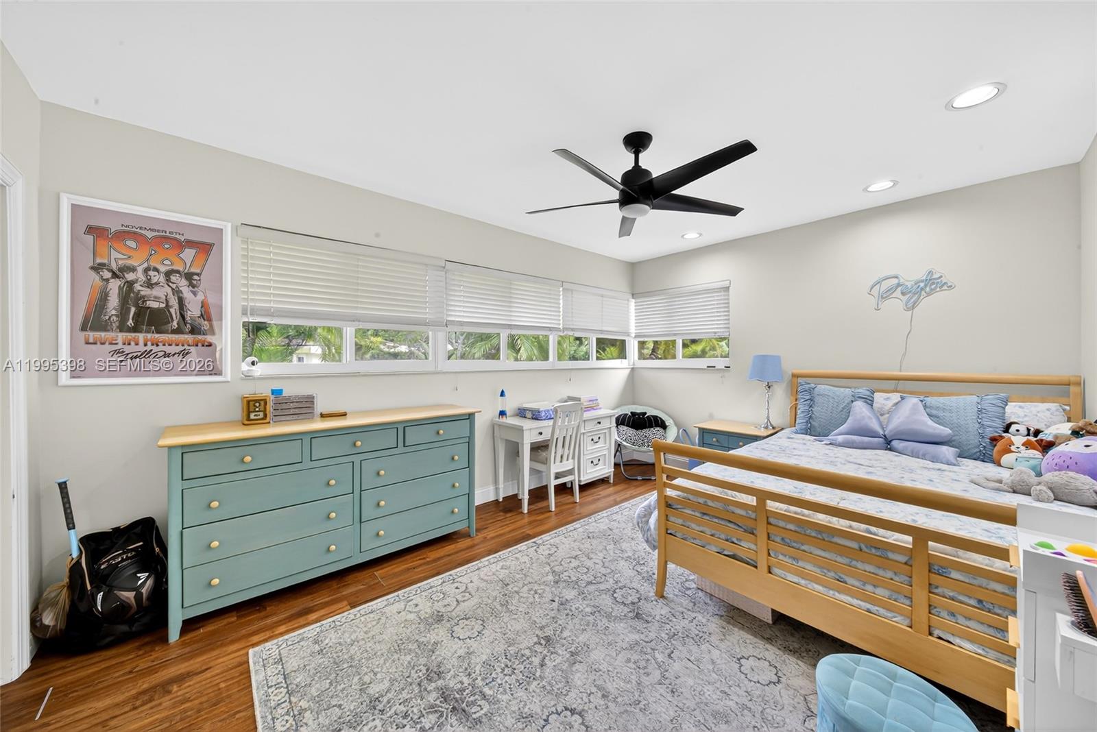 TOWN & RANCH ESTS - Residential