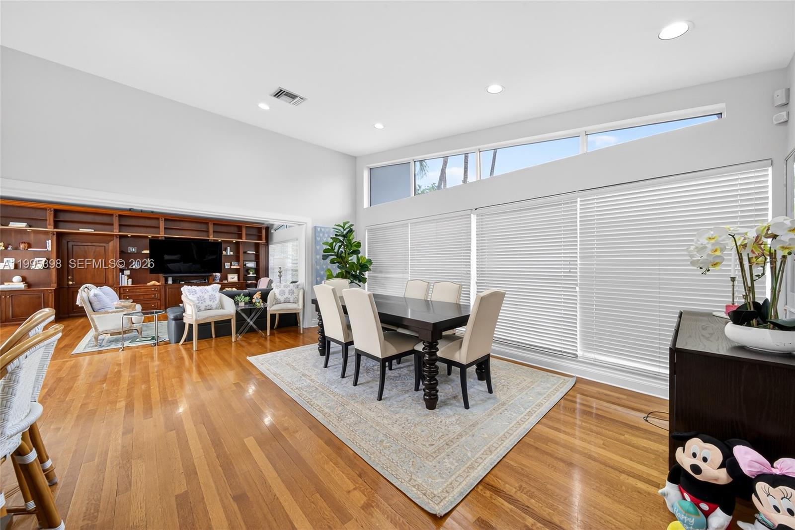 TOWN & RANCH ESTS - Residential