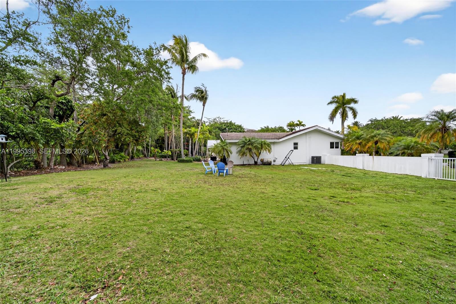 TOWN & RANCH ESTS - Residential