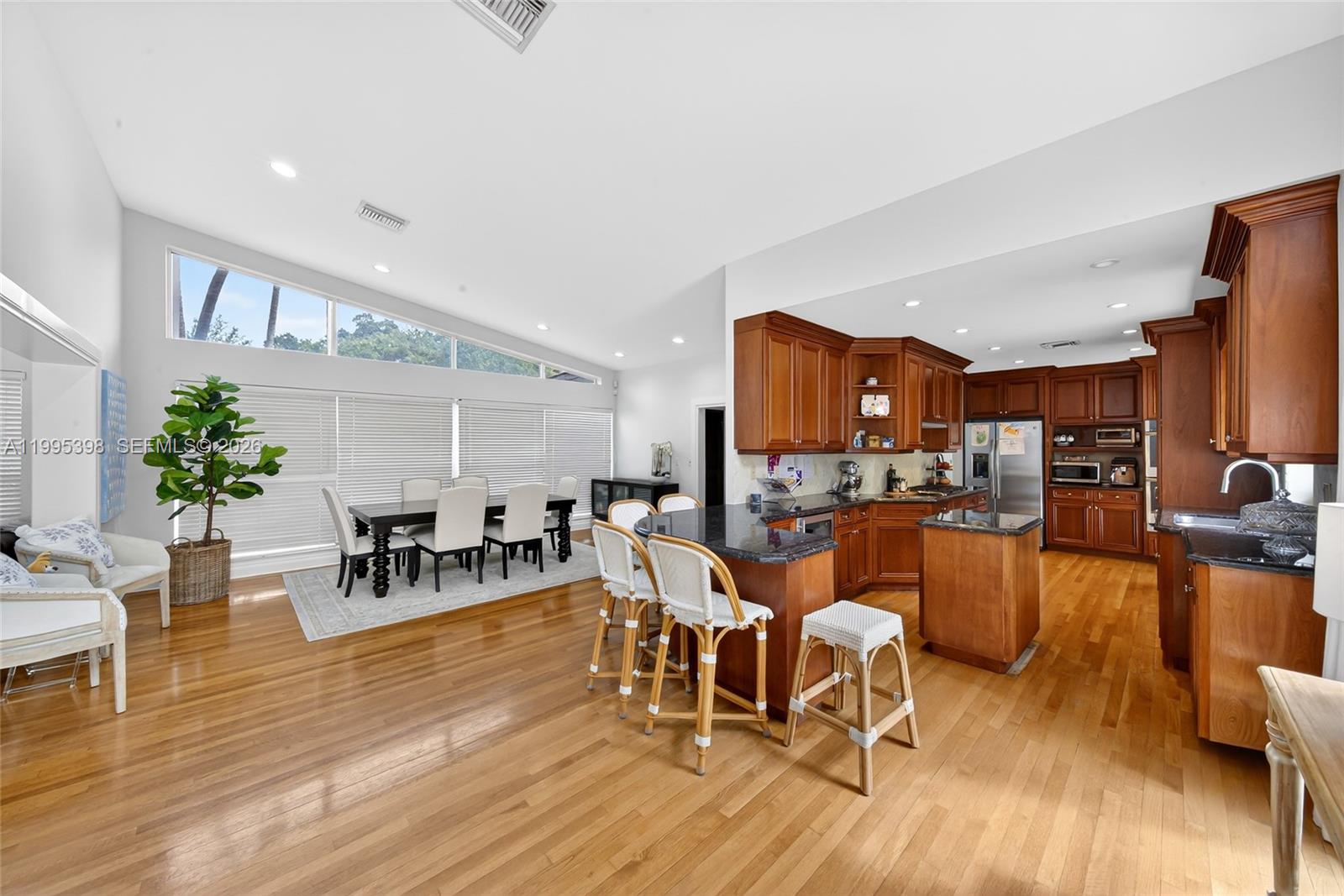 TOWN & RANCH ESTS - Residential