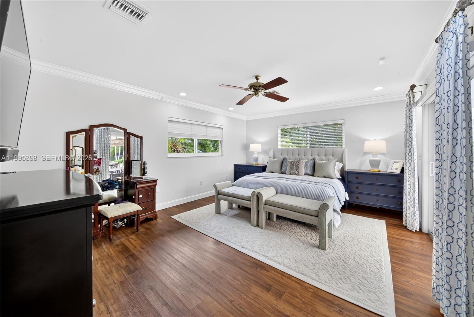 TOWN & RANCH ESTS - Residential