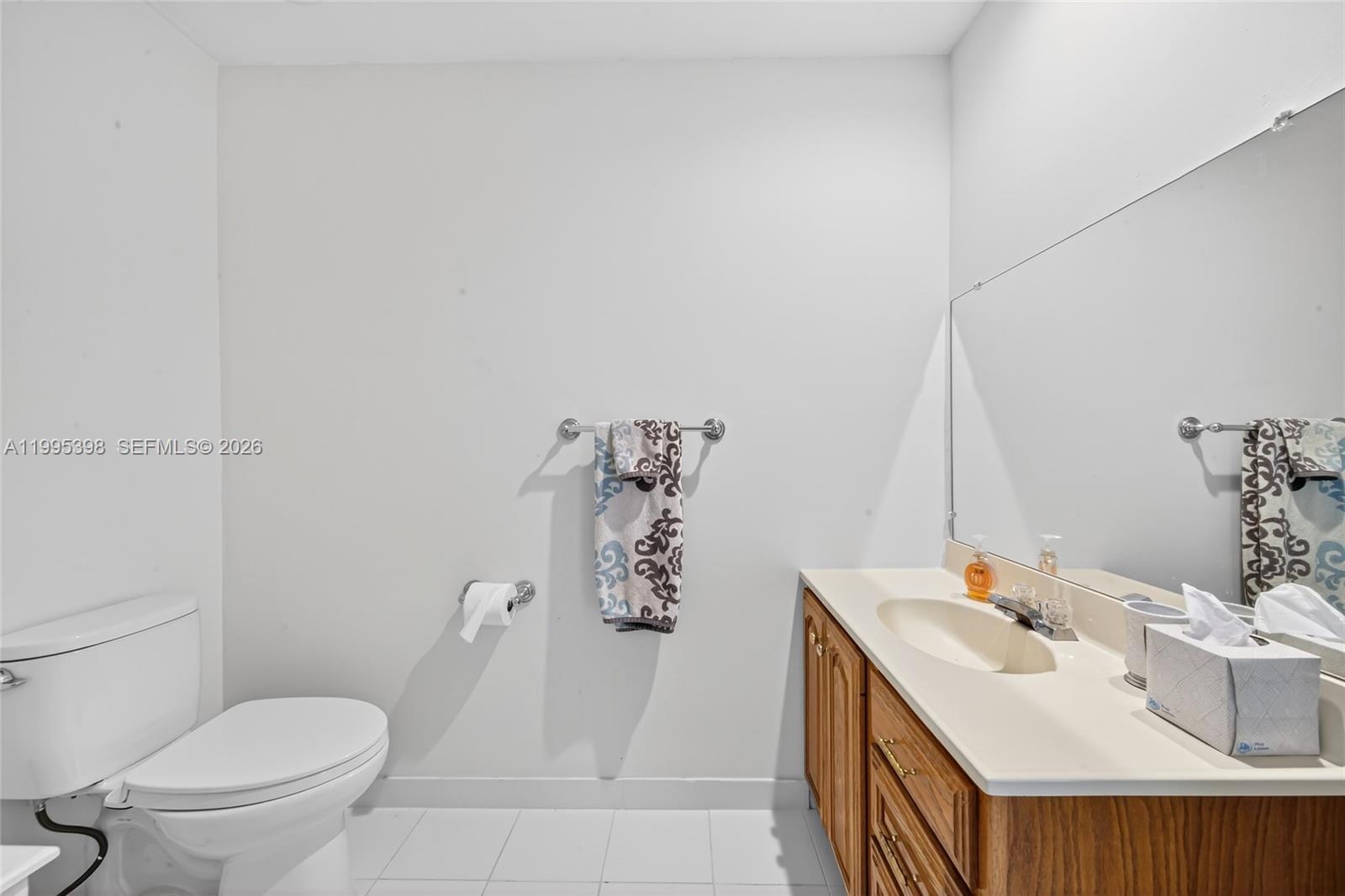 TOWN & RANCH ESTS - Residential