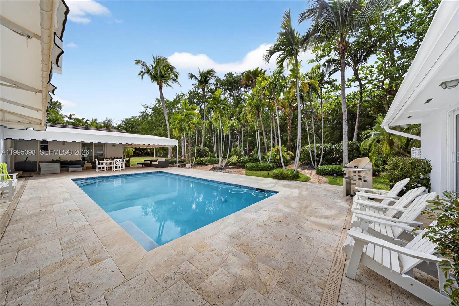 TOWN & RANCH ESTS - Residential