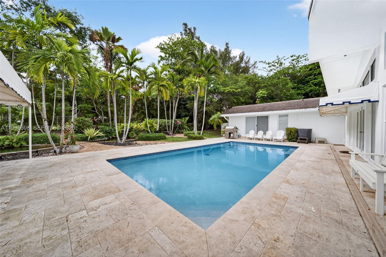 TOWN & RANCH ESTS - Residential