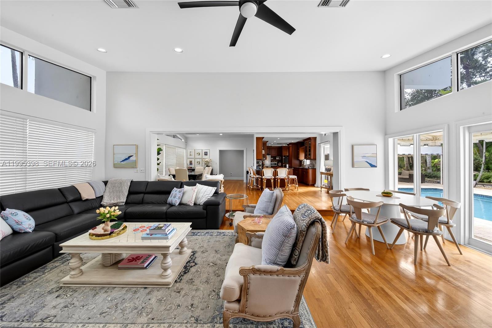 TOWN & RANCH ESTS - Residential