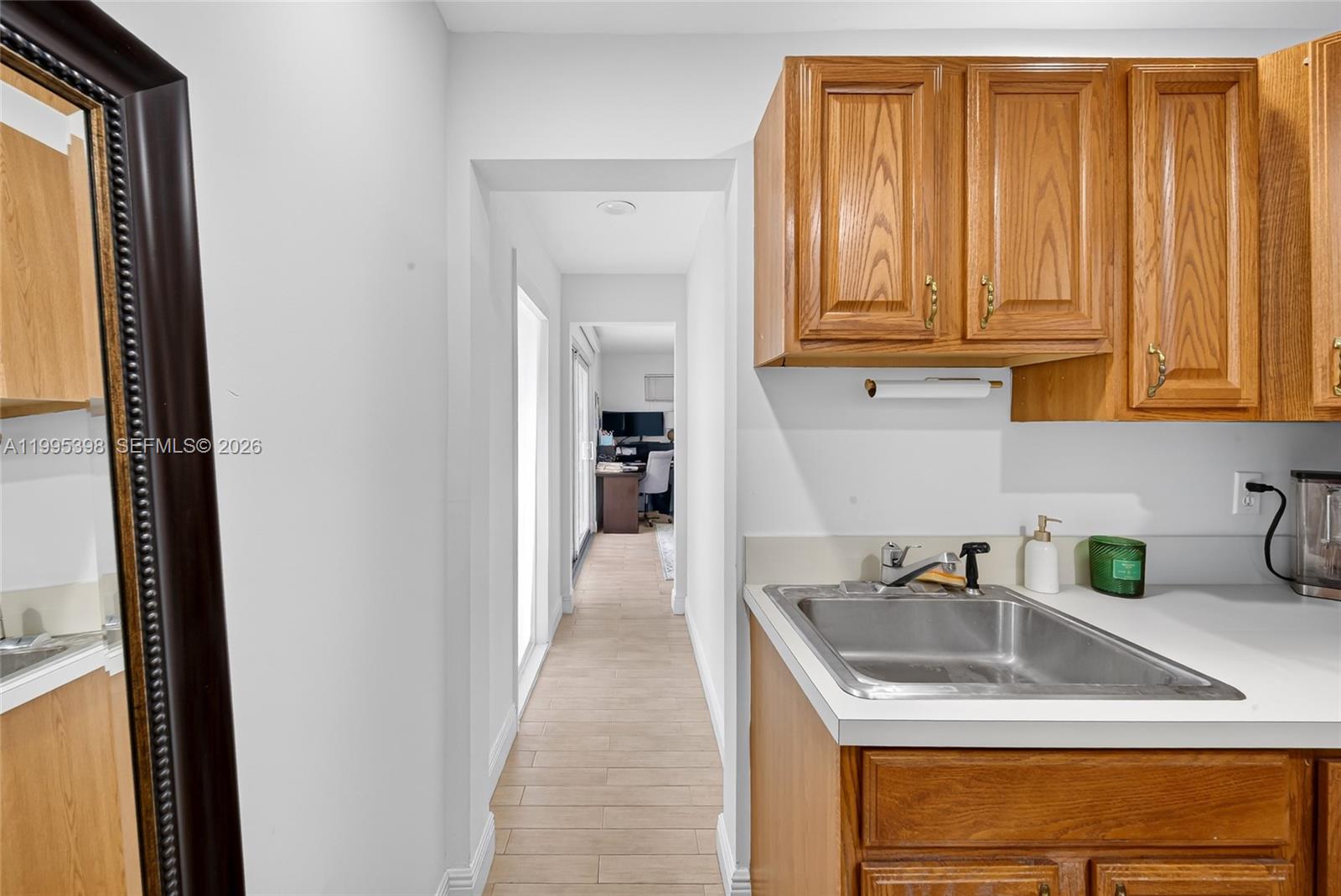 TOWN & RANCH ESTS - Residential