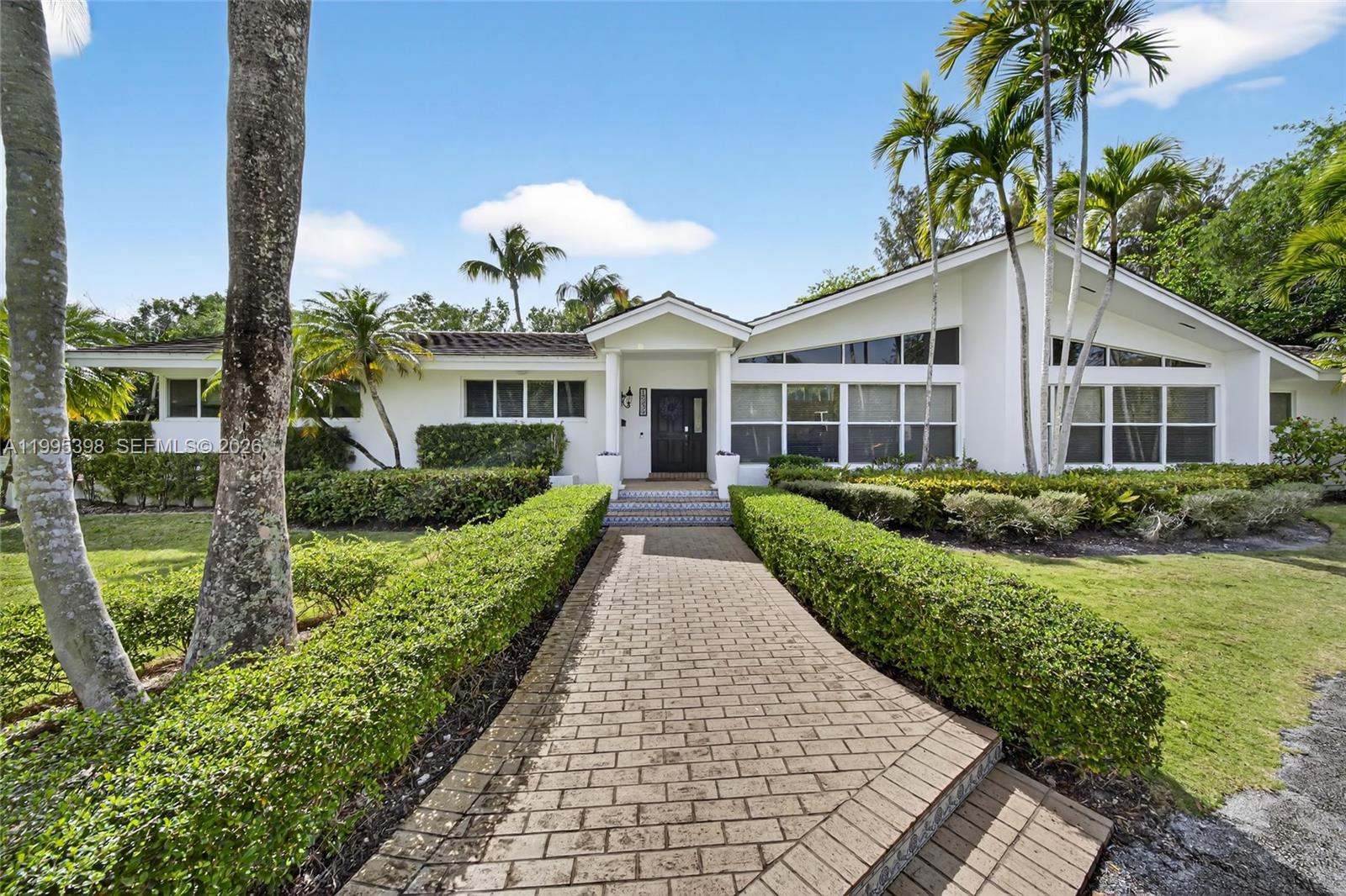 TOWN & RANCH ESTS - Residential