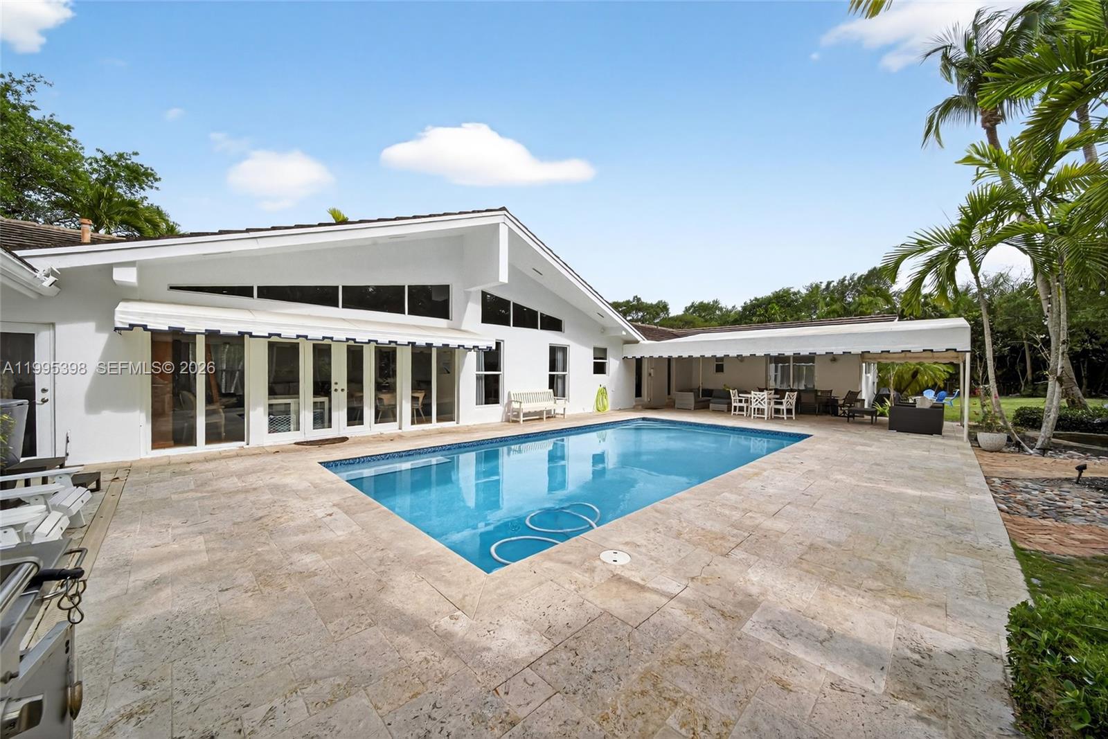 TOWN & RANCH ESTS - Residential