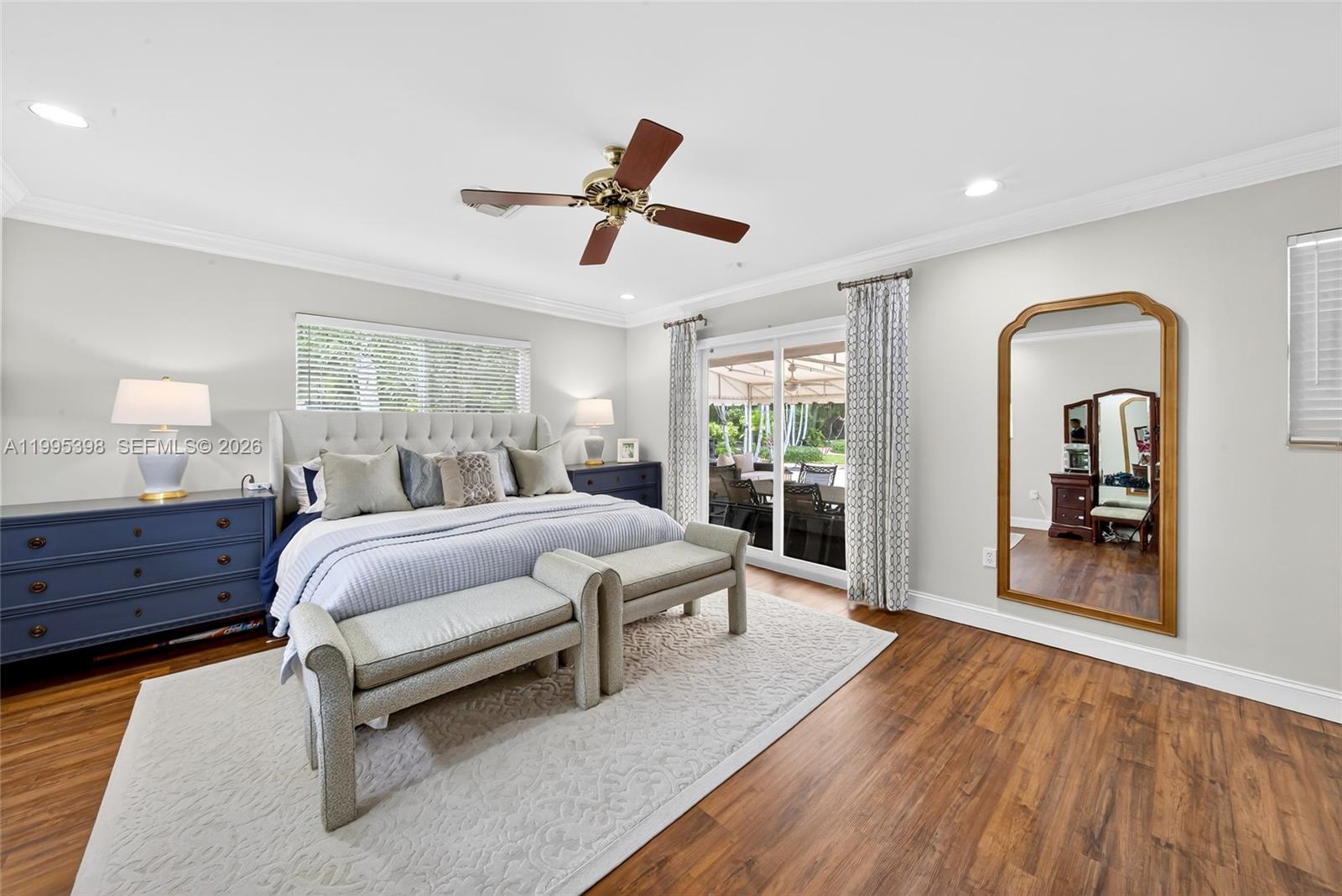 TOWN & RANCH ESTS - Residential