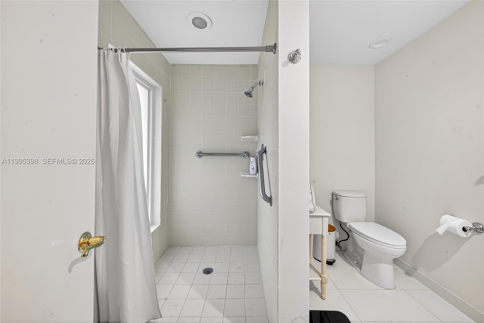 TOWN & RANCH ESTS - Residential