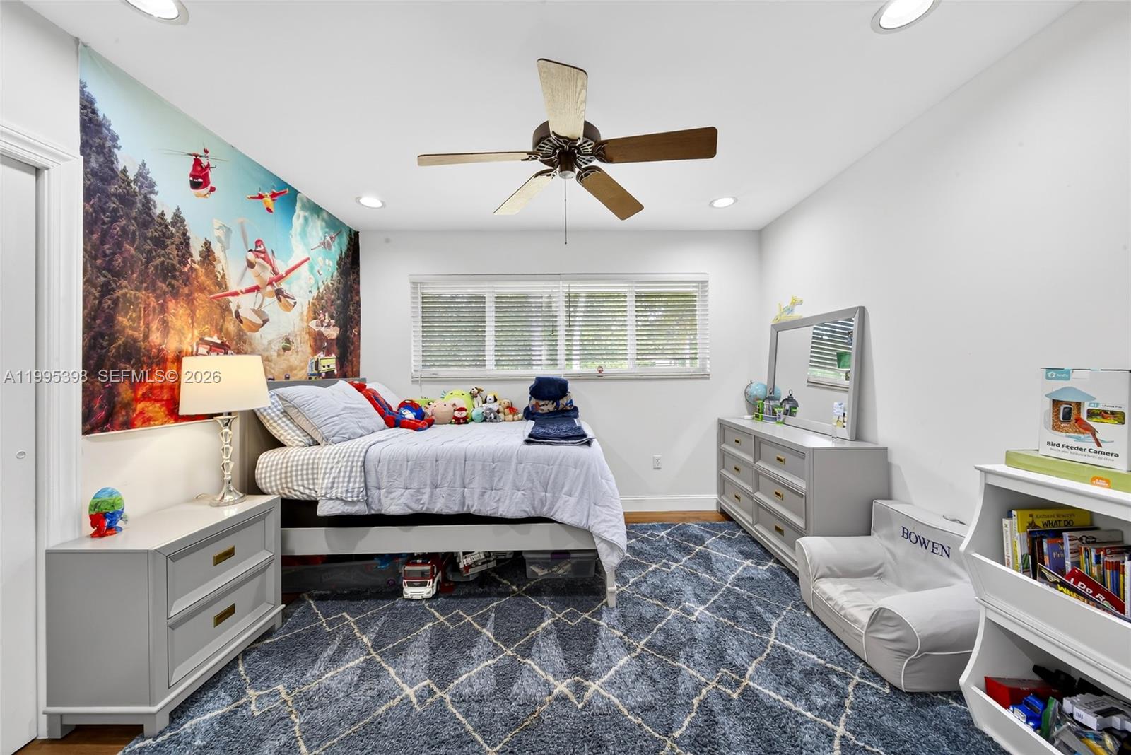 TOWN & RANCH ESTS - Residential