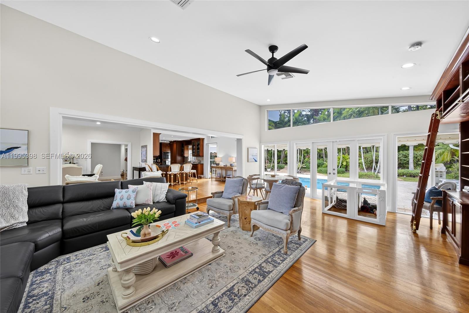 TOWN & RANCH ESTS - Residential