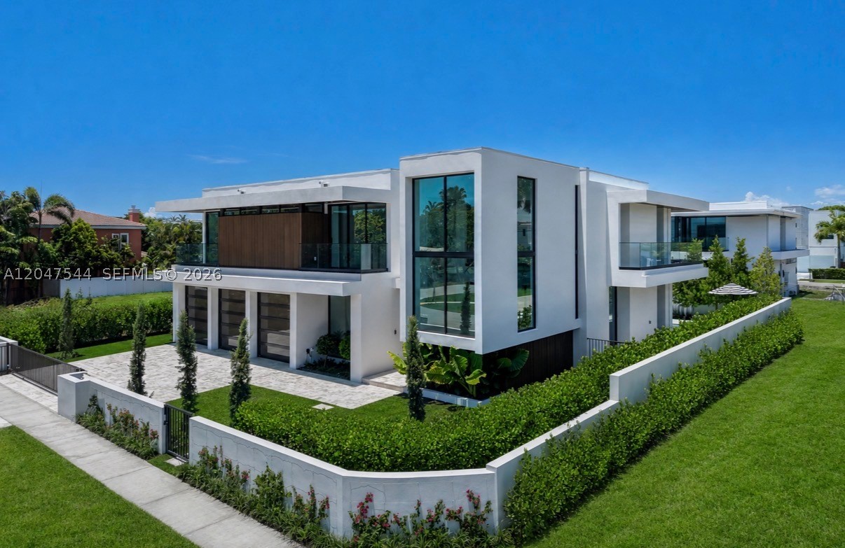 1099 NE 4th Ave - Image 1