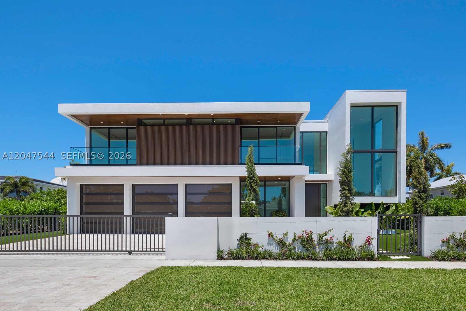 1099 NE 4th Ave