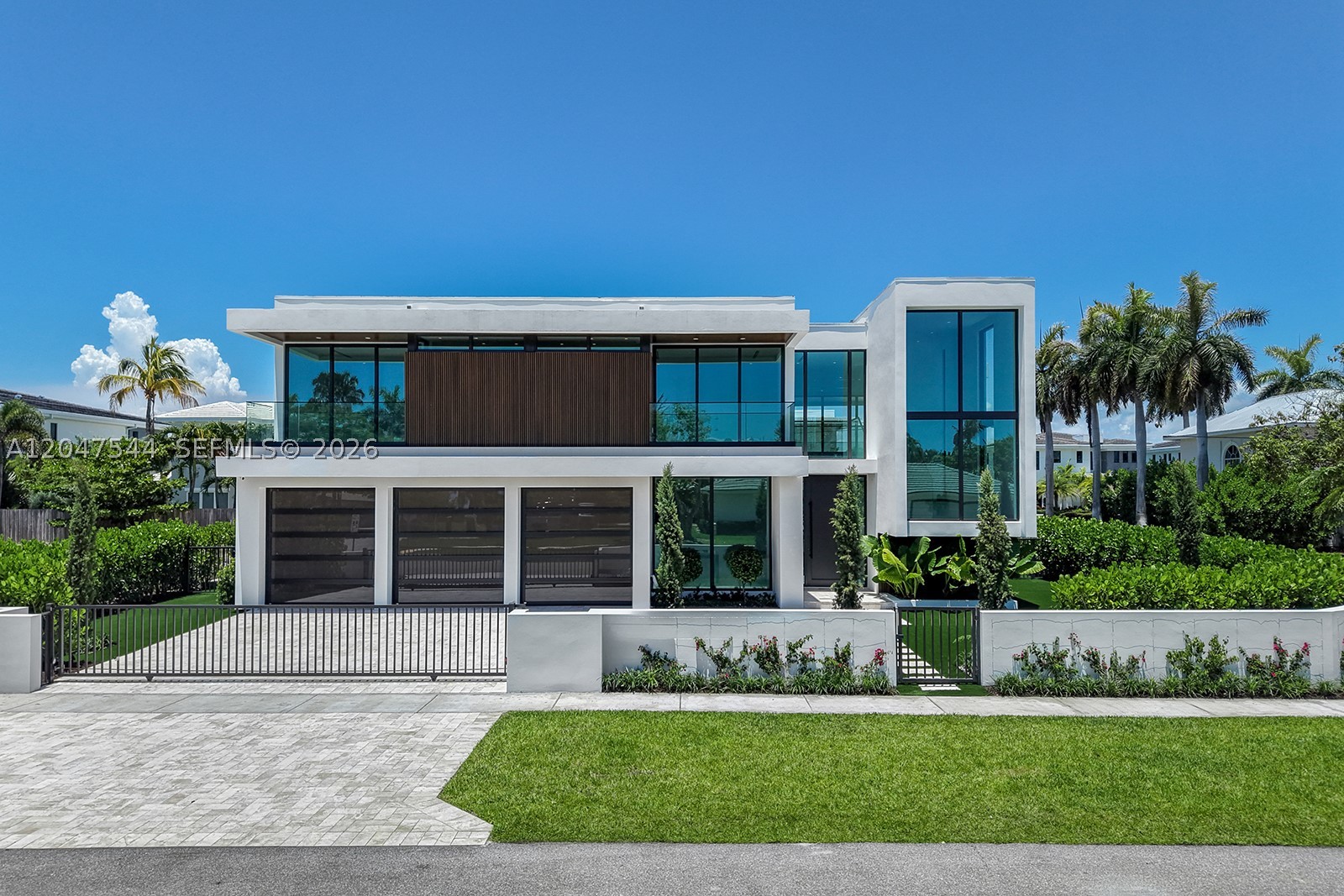 1099 NE 4th Ave