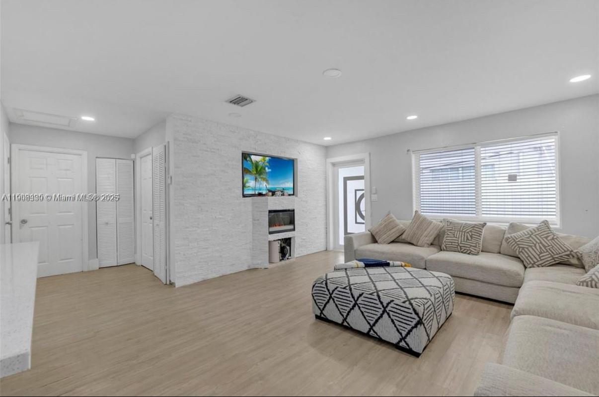 HIALEAH 9TH ADDN - Residential Income