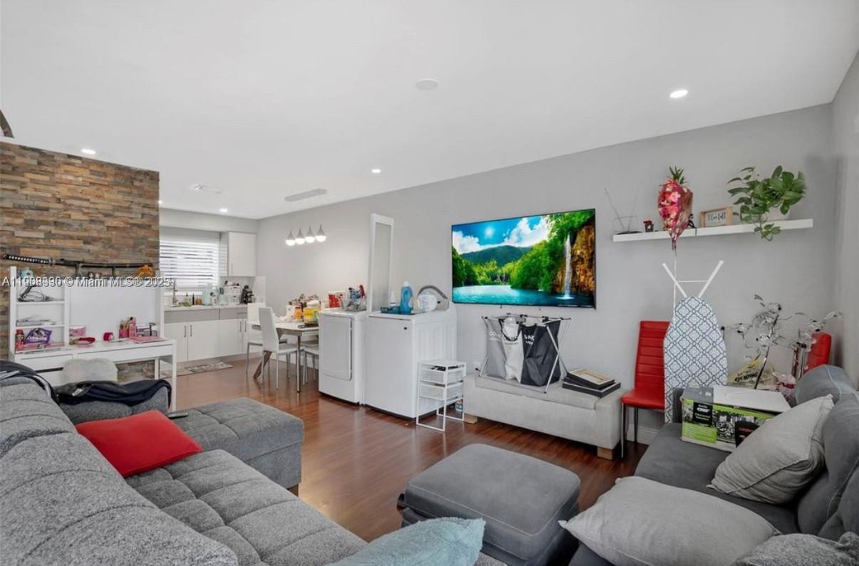 HIALEAH 9TH ADDN - Residential Income