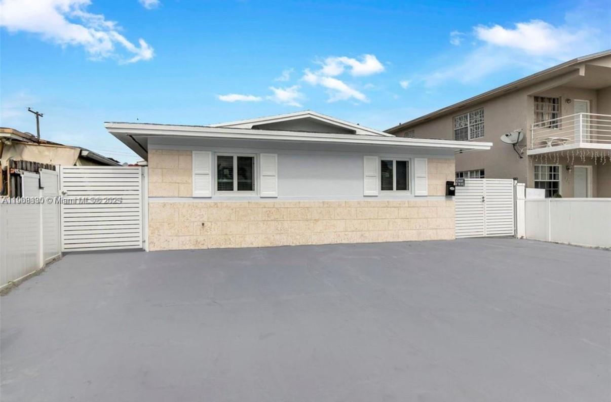 HIALEAH 9TH ADDN - Residential Income